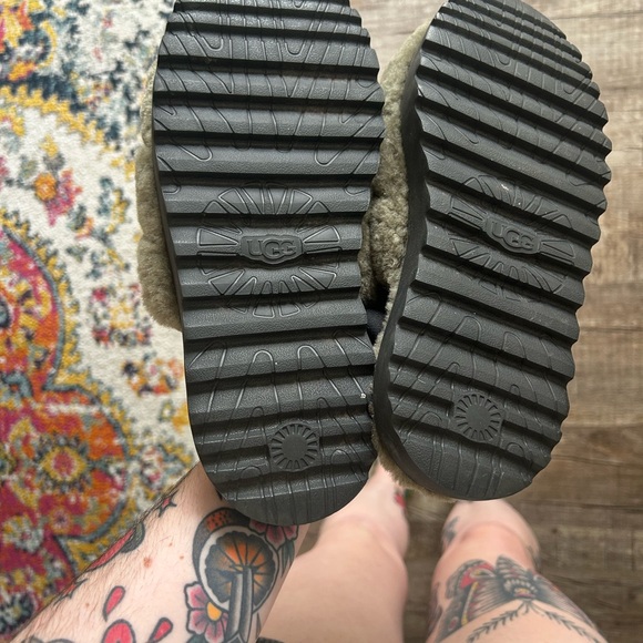 Ugg Olive Green Fuzzy Slippers - Picture 4 of 5